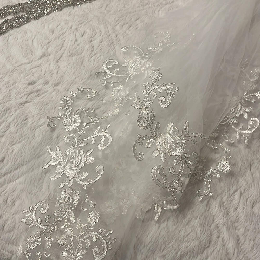 WEDDING VEIL - Picture 5 of 6